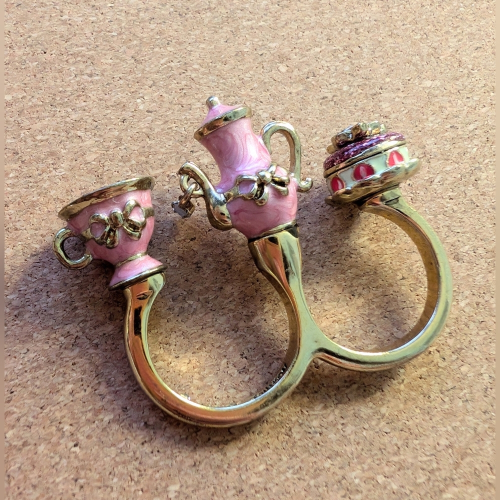 Betsey Johnson Vintage Tea Party Two Finger Ring (approx sz 7/8)